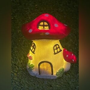Little Lighted Mushroom Fairy House, NWOT